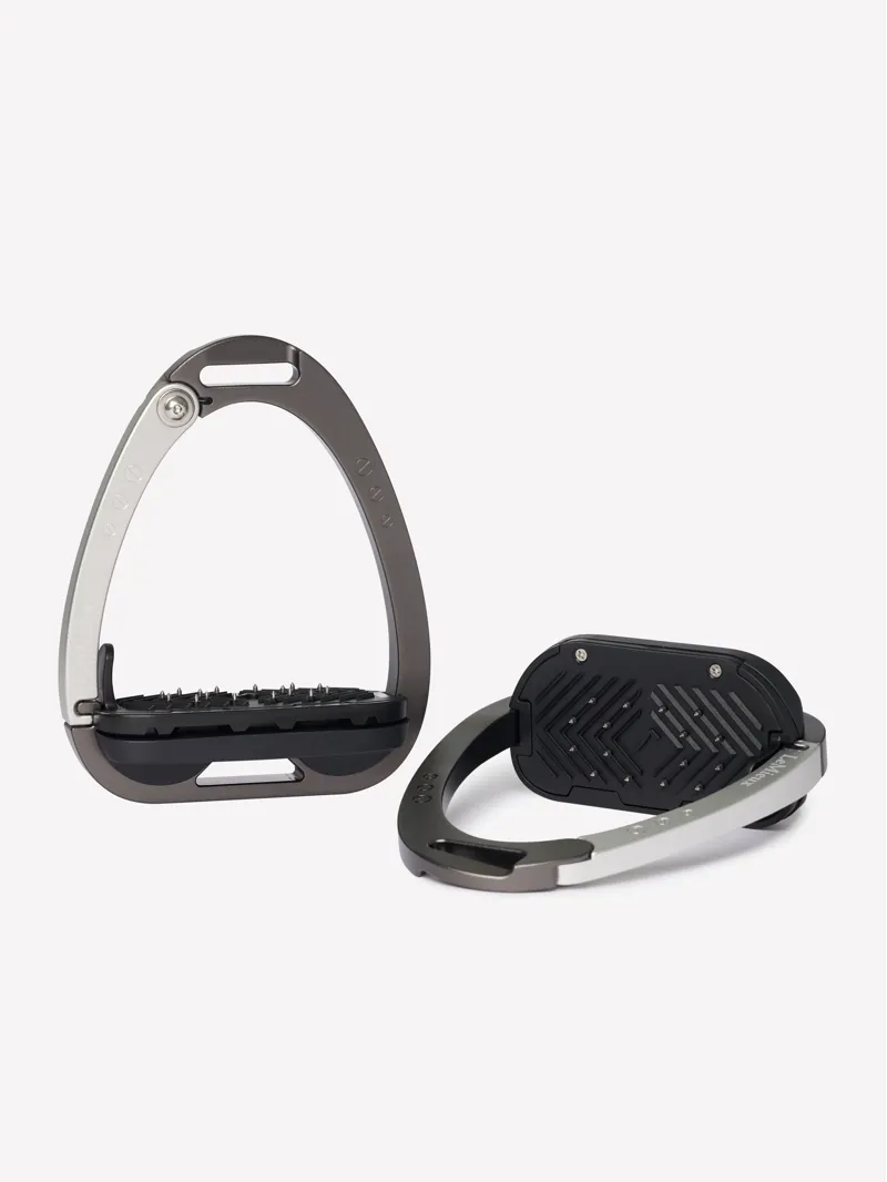 LeMieux Vector Balance Stirrup - CARBON / SILVER - One Size